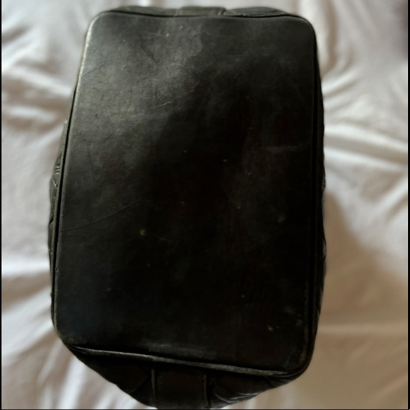 Authentic Chanel Bucket Drawstring Vintage Black Quilted Lambskin Cross Body Bag - Picture 5 of 14